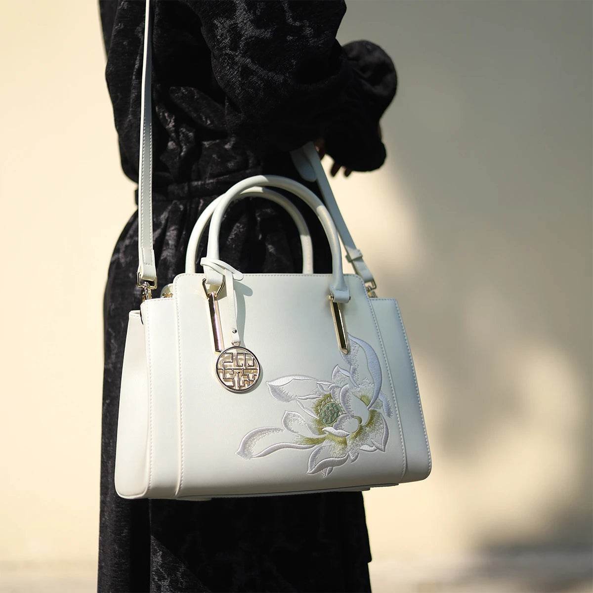 Sinocultural Embroidery Leather Tote Bag White Lotus Crossbody Bag - 画像 (7)