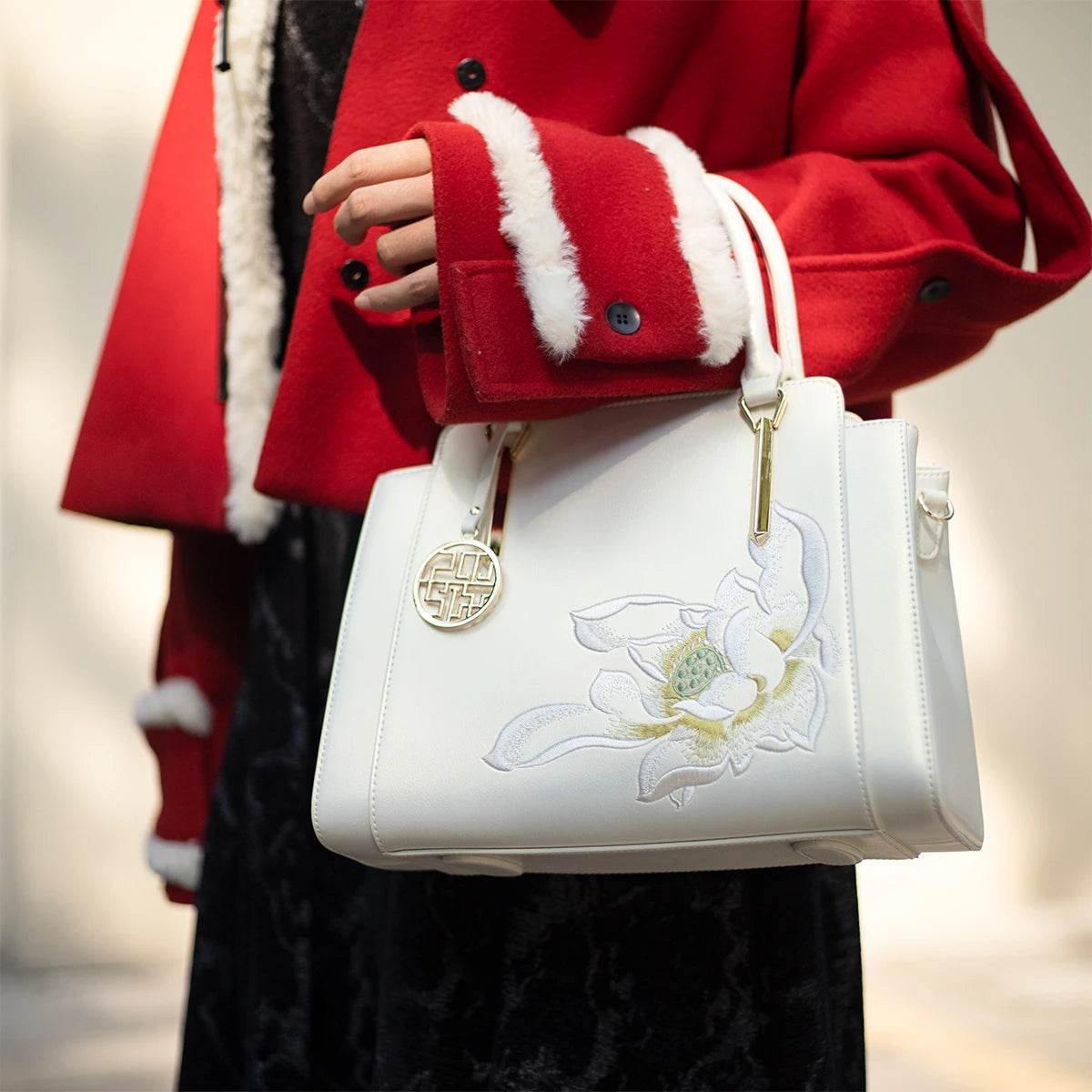 Sinocultural Embroidery Leather Tote Bag White Lotus Crossbody Bag - 画像 (2)